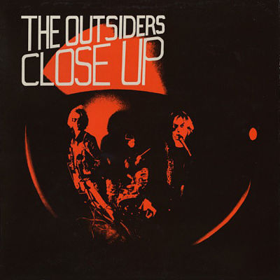 OUTSIDERS, Close Up